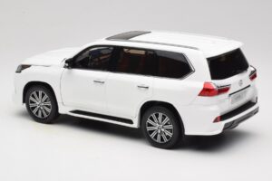 Lexus LX570 J200 Weiß LCD 1:18 LCD18010-WH Druckguss — Bild 7 von 8