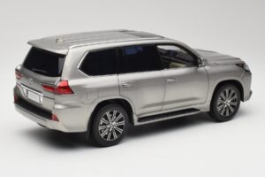 Lexus LX570 Sonic Titanium Kyosho 1:18 08955T Druckguss — Bild 3 von 8