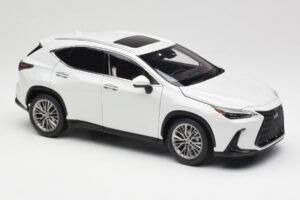 Lexus NX450h+ AZ20 Weiß Kyosho 1:18 08968Q Resin — Bild 6 von 8
