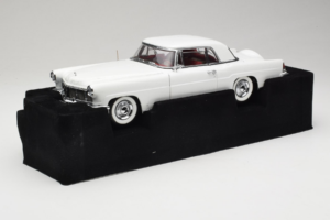 Lincoln Continental Mark II Weiß Road Signature 1:18 20078-P1 Druckguss