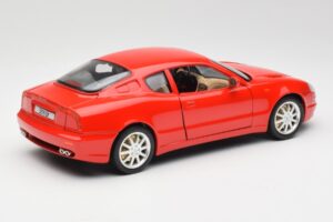 Maserati 3200 GT Rot Bburago 1:18 3341 Druckguss — Bild 3 von 8