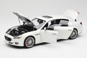 Maserati Quattroporte VI GTS Alpine Weiß AUTOart 1:18 75808 Druckguss — Bild 2 von 8