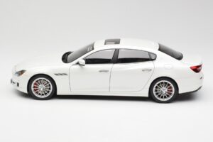 Maserati Quattroporte VI GTS Alpine Weiß AUTOart 1:18 75808 Druckguss — Bild 4 von 8
