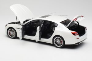 Maserati Quattroporte VI GTS Alpine Weiß AUTOart 1:18 75808 Druckguss — Bild 5 von 8