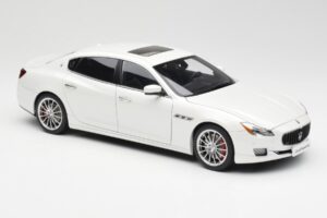 Maserati Quattroporte VI GTS Alpine Weiß AUTOart 1:18 75808 Druckguss — Bild 6 von 8