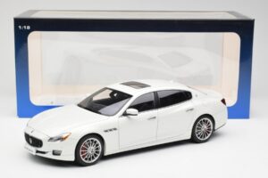 Maserati Quattroporte VI GTS Alpine Weiß AUTOart 1:18 75808 Druckguss — Bild 8 von 8