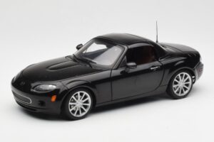 Mazda MX-5 NC Roadster Retractable Hardtop US Spec Schwarz AUTOart 1:18 75971 Druckguss