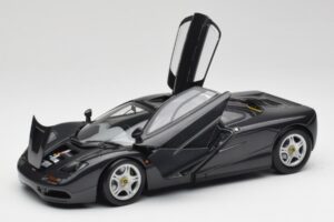 McLaren F1 Carbon Schwarz Metallic Minichamps 1:18 530133420 Druckguss — Bild 2 von 8