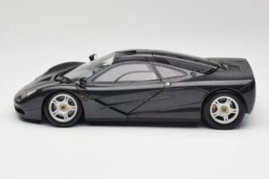 McLaren F1 Carbon Schwarz Metallic Minichamps 1:18 530133420 Druckguss — Bild 4 von 8