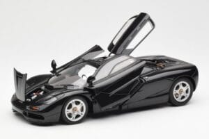 McLaren F1 Road Car Schwarz AUTOart 1:18 76002 Druckguss — Bild 2 von 8