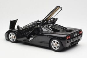 McLaren F1 Road Car Schwarz AUTOart 1:18 76002 Druckguss — Bild 5 von 8