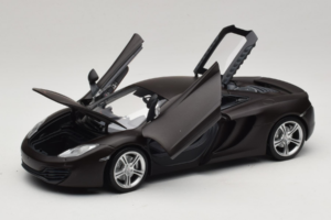 McLaren MP4-12C Matt Black Minichamps 1:18 110133021 Druckguss — Bild 2 von 8