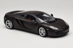 McLaren MP4-12C Matt Black Minichamps 1:18 110133021 Druckguss — Bild 6 von 8