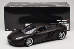 McLaren MP4-12C Matt Black Minichamps 1:18 110133021 Druckguss — Bild 8 von 8