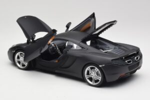 McLaren MP4-12C Matt Satellite Grau Minichamps 1:18 110133024 Druckguss — Bild 5 von 8