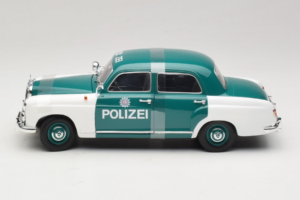 Mercedes 180 Ponton Polizei Revell 1:18 8863 Druckguss — Bild 3 von 6