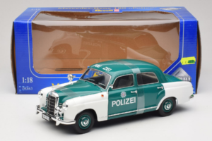 Mercedes 180 Ponton Polizei Revell 1:18 8863 Druckguss — Bild 6 von 6