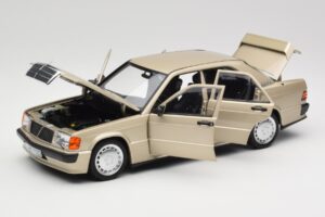 Mercedes 190E W201 2.3-16 Smoke Silver Metallic Norev 1:18 183831 Druckguss — Bild 2 von 8