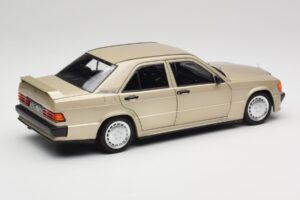 Mercedes 190E W201 2.3-16 Smoke Silver Metallic Norev 1:18 183831 Druckguss — Bild 3 von 8
