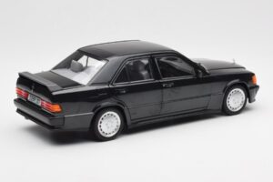 Mercedes 190E 2.3-16 W201 Schwarz Händler Edition Norev 1:18 B66040663 Druckguss — Bild 3 von 8
