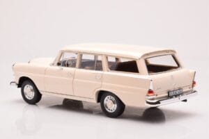 Mercedes 200 Universal W110 Creme Norev 1:18 183709 Druckguss — Bild 7 von 8