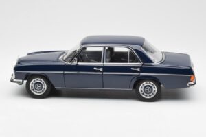 Mercedes 200 W114 Midnight Blau Händler Edition Norev 1:18 B66040694 Druckguss — Bild 4 von 8