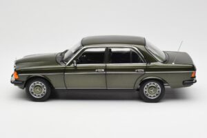 Mercedes 200 W123 Cypress Grün Metallic Händler Edition Norev 1:18 B66040654 Druckguss — Bild 4 von 8