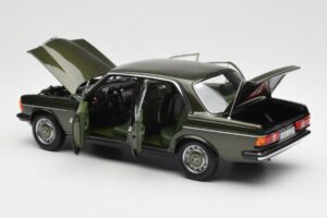 Mercedes 200 W123 Cypress Grün Metallic Händler Edition Norev 1:18 B66040654 Druckguss — Bild 5 von 8