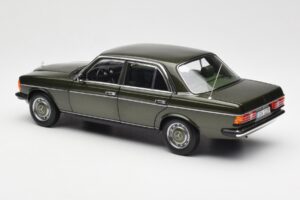 Mercedes 200 W123 Cypress Grün Metallic Händler Edition Norev 1:18 B66040654 Druckguss — Bild 7 von 8