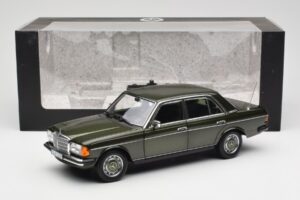 Mercedes 200 W123 Cypress Grün Metallic Händler Edition Norev 1:18 B66040654 Druckguss — Bild 8 von 8