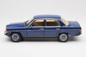 Mercedes 200 W123 Surf Blau Norev 1:18 183710 Druckguss — Bild 4 von 8