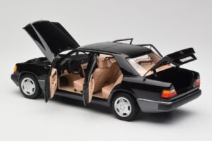 Mercedes 230E W124 AMG Wheels Schwarz Limitierte Auflage Norev 1:18 183950 Druckguss — Bild 5 von 12
