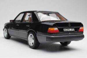 Mercedes 230E W124 AMG Wheels Schwarz Limitierte Auflage Norev 1:18 183950 Druckguss — Bild 10 von 12