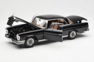 Mercedes 280 SE W111 Coupe Schwarz AUTOart 1:18 76286 Druckguss — Bild 2 von 8
