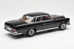 Mercedes 280 SE W111 Coupe Schwarz AUTOart 1:18 76286 Druckguss — Bild 3 von 8