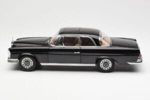Mercedes 280 SE W111 Coupe Schwarz AUTOart 1:18 76286 Druckguss — Bild 4 von 8