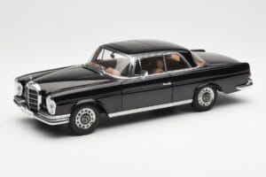 Mercedes 280 SE W111 Coupe Schwarz AUTOart 1:18 76286 Druckguss