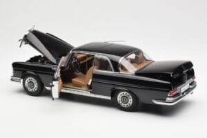 Mercedes 280 SE W111 Coupe Schwarz AUTOart 1:18 76286 Druckguss — Bild 5 von 8