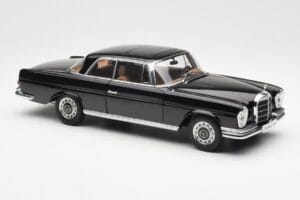 Mercedes 280 SE W111 Coupe Schwarz AUTOart 1:18 76286 Druckguss — Bild 6 von 8