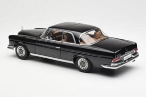 Mercedes 280 SE W111 Coupe Schwarz AUTOart 1:18 76286 Druckguss — Bild 7 von 8