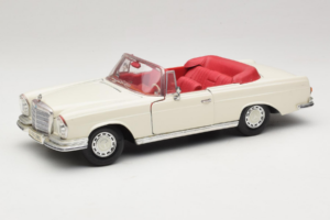 Mercedes 280 SE W108 Weiß Maisto 1:18 52111 Druckguss