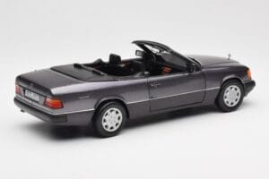 Mercedes 300 CE-24 W124 Cabriolet Lila Metallic Norev 1:18 183567 Druckguss — Bild 4 von 10