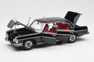 Mercedes 300 SEL 6.3 W109 Schwarz AUTOart 1:18 76140 Druckguss — Bild 2 von 8