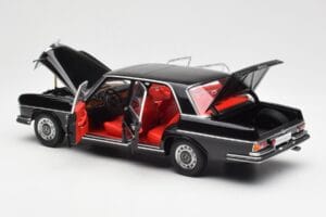 Mercedes 300 SEL 6.3 W109 Schwarz AUTOart 1:18 76140 Druckguss — Bild 5 von 8
