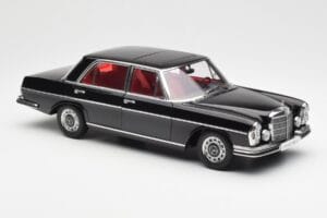Mercedes 300 SEL 6.3 W109 Schwarz AUTOart 1:18 76140 Druckguss — Bild 6 von 8