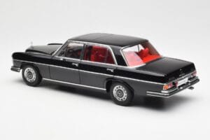 Mercedes 300 SEL 6.3 W109 Schwarz AUTOart 1:18 76140 Druckguss — Bild 7 von 8