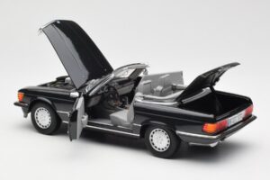 Mercedes 300 SL R107 Schwarz Pearl Händler Edition Norev 1:18 B66040678 Druckguss — Bild 7 von 10
