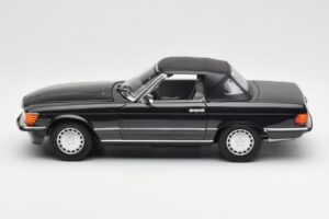 Mercedes 300 SL R107 Schwarz Pearl Händler Edition Norev 1:18 B66040678 Druckguss — Bild 5 von 10