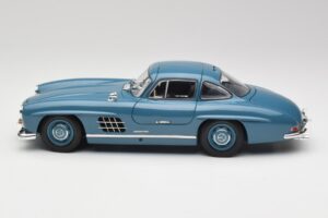 Mercedes 300 SL W198 Hellblau Minichamps 1:18 180039007 Druckguss — Bild 4 von 8