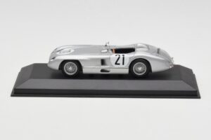 Mercedes 300 SLR #21 K. Kling / A. Simon 24 Hours of Le Mans 1955 Minichamps 1:43 432553021 Druckguss